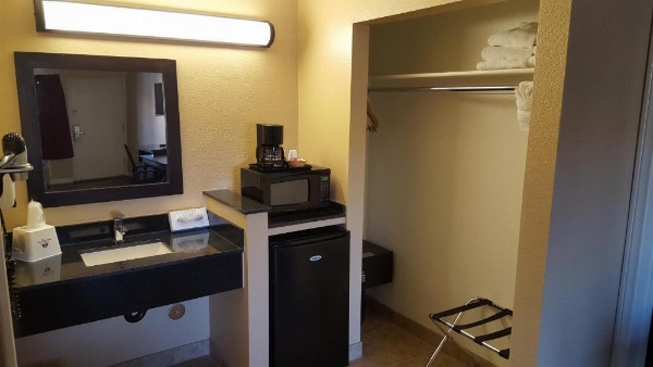 Anaheim Astoria Inn & Suites image 9